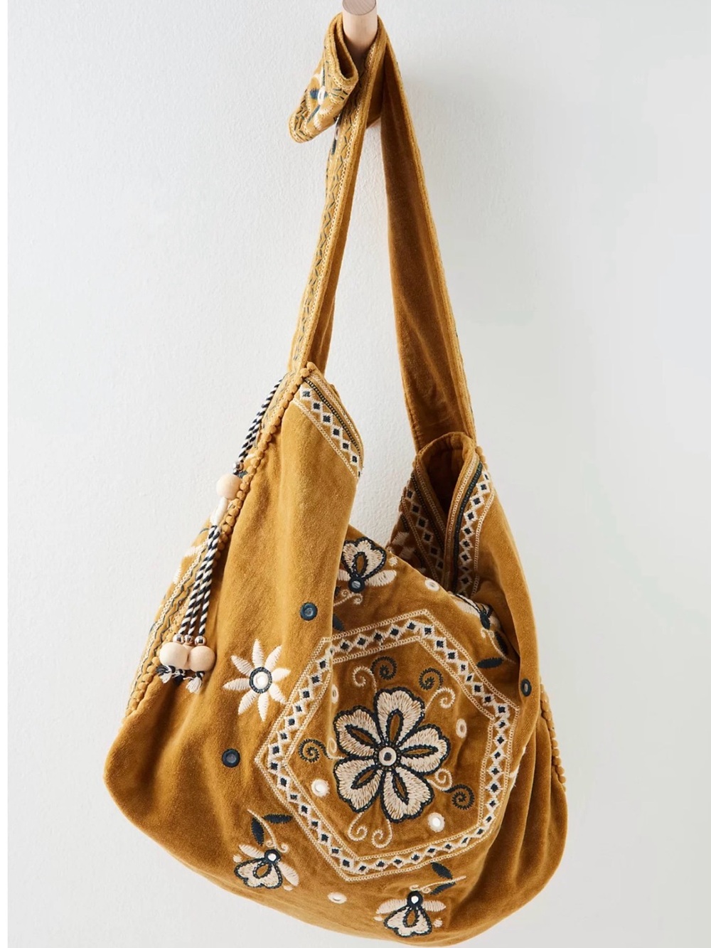 NWT Free People Vic Velvet Slouchy Bag - Color Gilded Gold - Picture 6 of 8